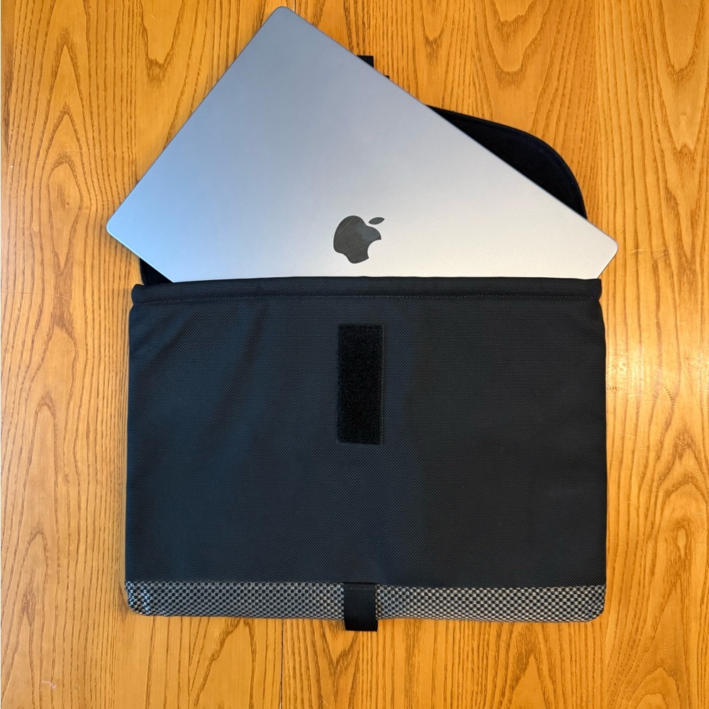 Waterfield MacBook Sleevecase - Picture 3 of 5